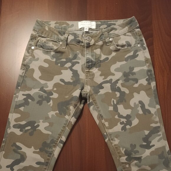 Kendall & Kylie camo skinny jean - Picture 5 of 5